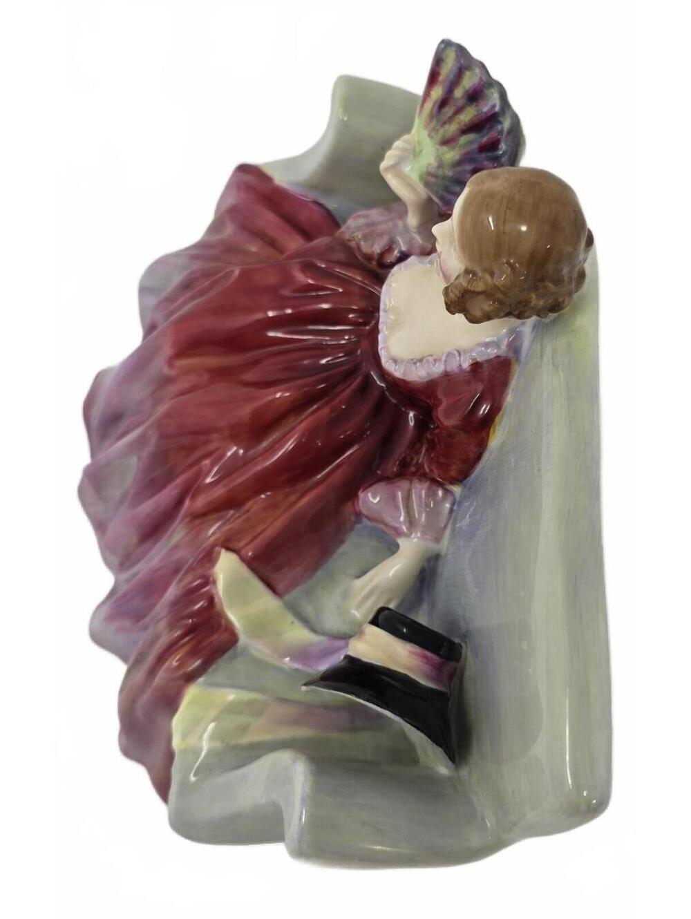 Antique 1938 Royal Doulton Sweet & Twenty HN1298 Lady Figurine Sofa - Picture 5 of 8